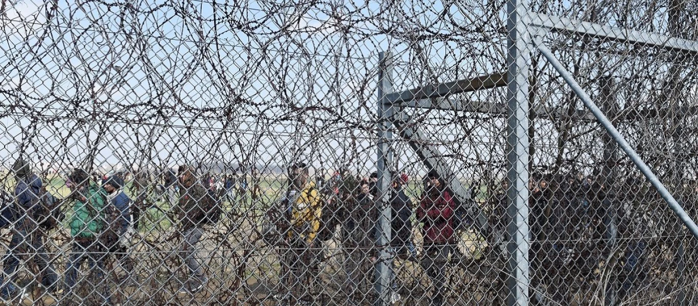 Ενοχλούνται οι Τούρκοι με τον φράχτη στον Έβρο: Βρίζουν στα ελληνικά και προκαλούν